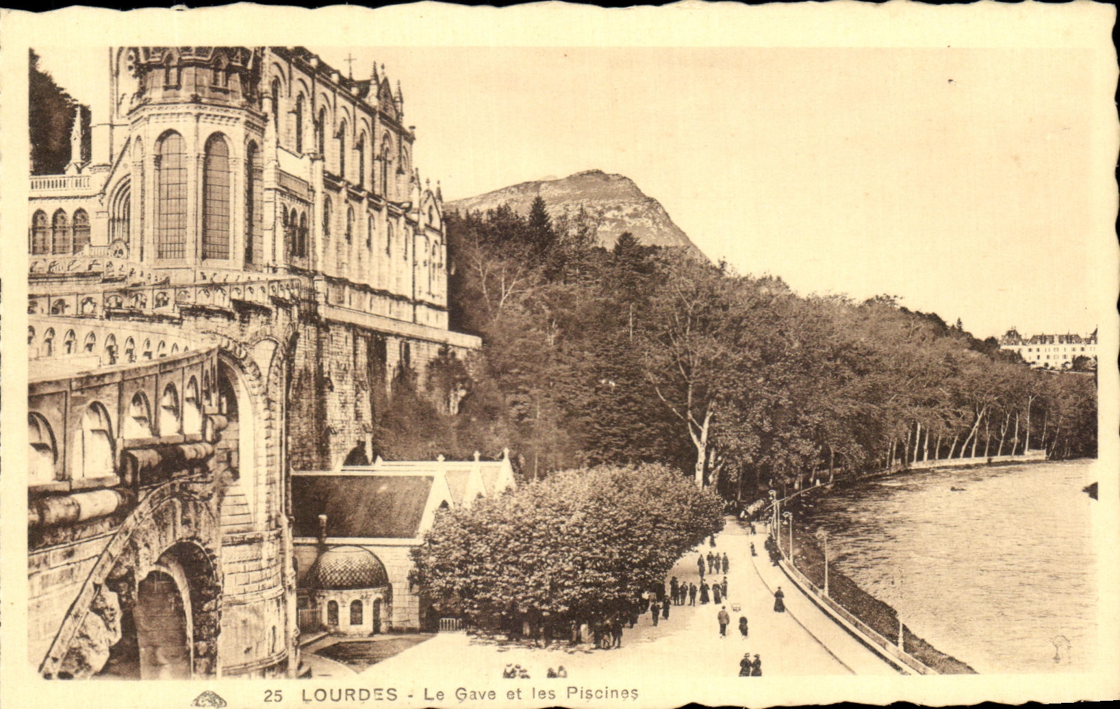 CPA Lourdes Le Gave et les Piscines