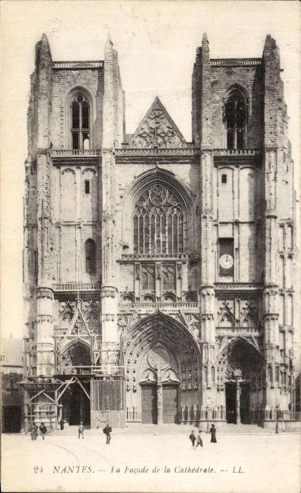 CPA Nantes the Frontage of the Cathedral