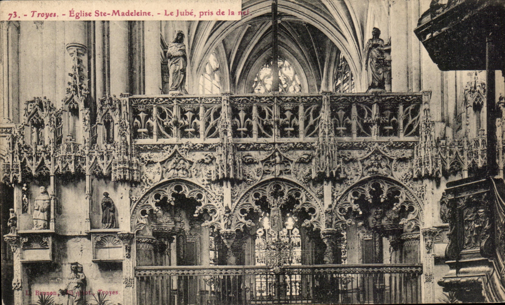 CPA Troyes Church co Madeleine Jube Taken of the nave
