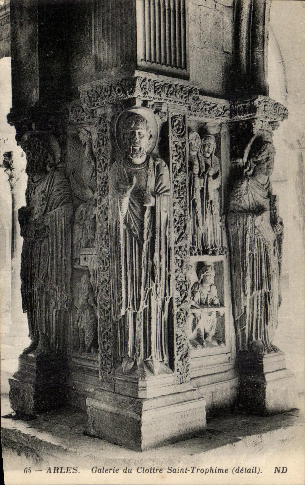 CPA Arles Gallery of the Cloister Saint Trophime