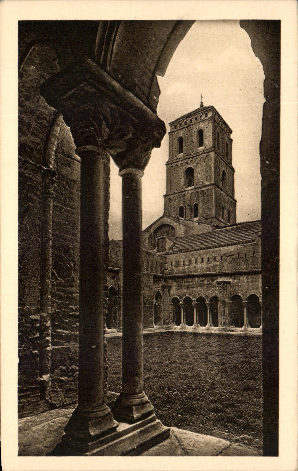 CPA Arles Cloister Saint Interior Trophime of the Cloister and Bell-tower Saint Triophime