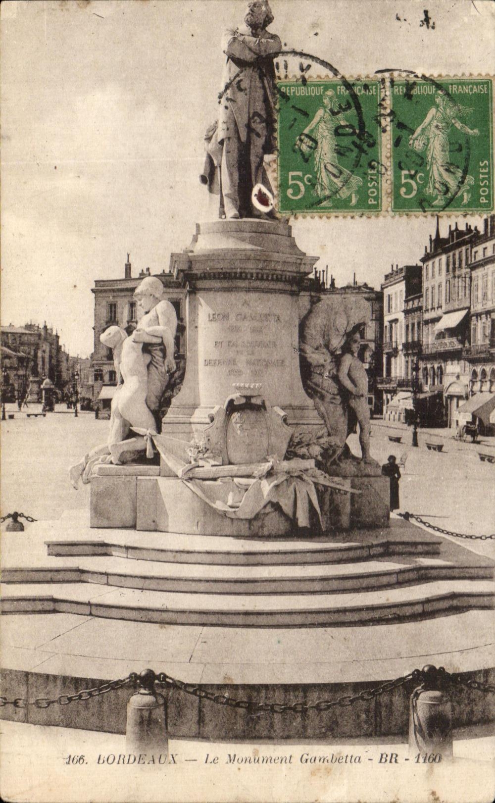 CPA Bordeaux Le Monument Gambetta