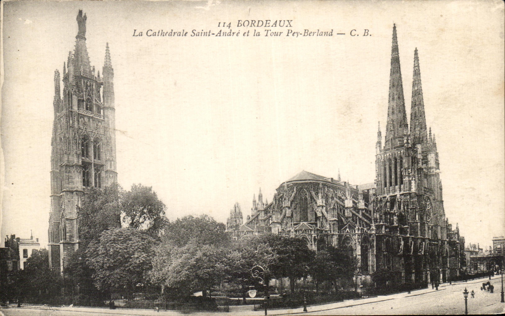 CPA Bordeaux La Cathedrale Saint Andre et la Tour Pey Berland