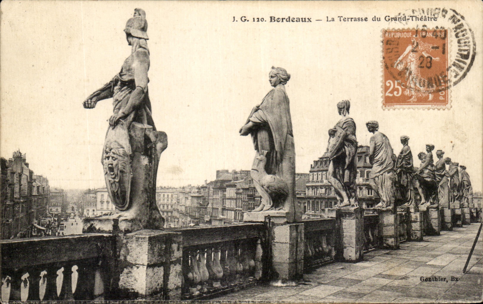 CPA Bordeaux La Terrasse du Grand Theatre
