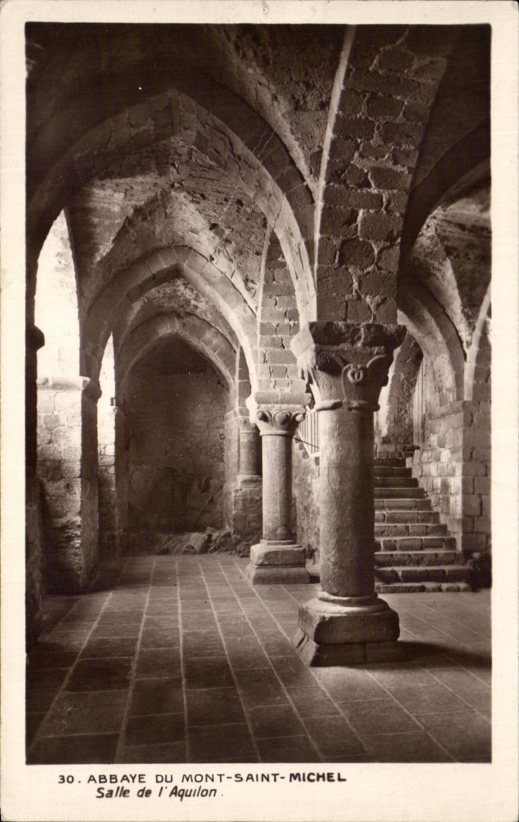 CPA Abbaye Du Mont Saint Michel Salle de l'Aquilon