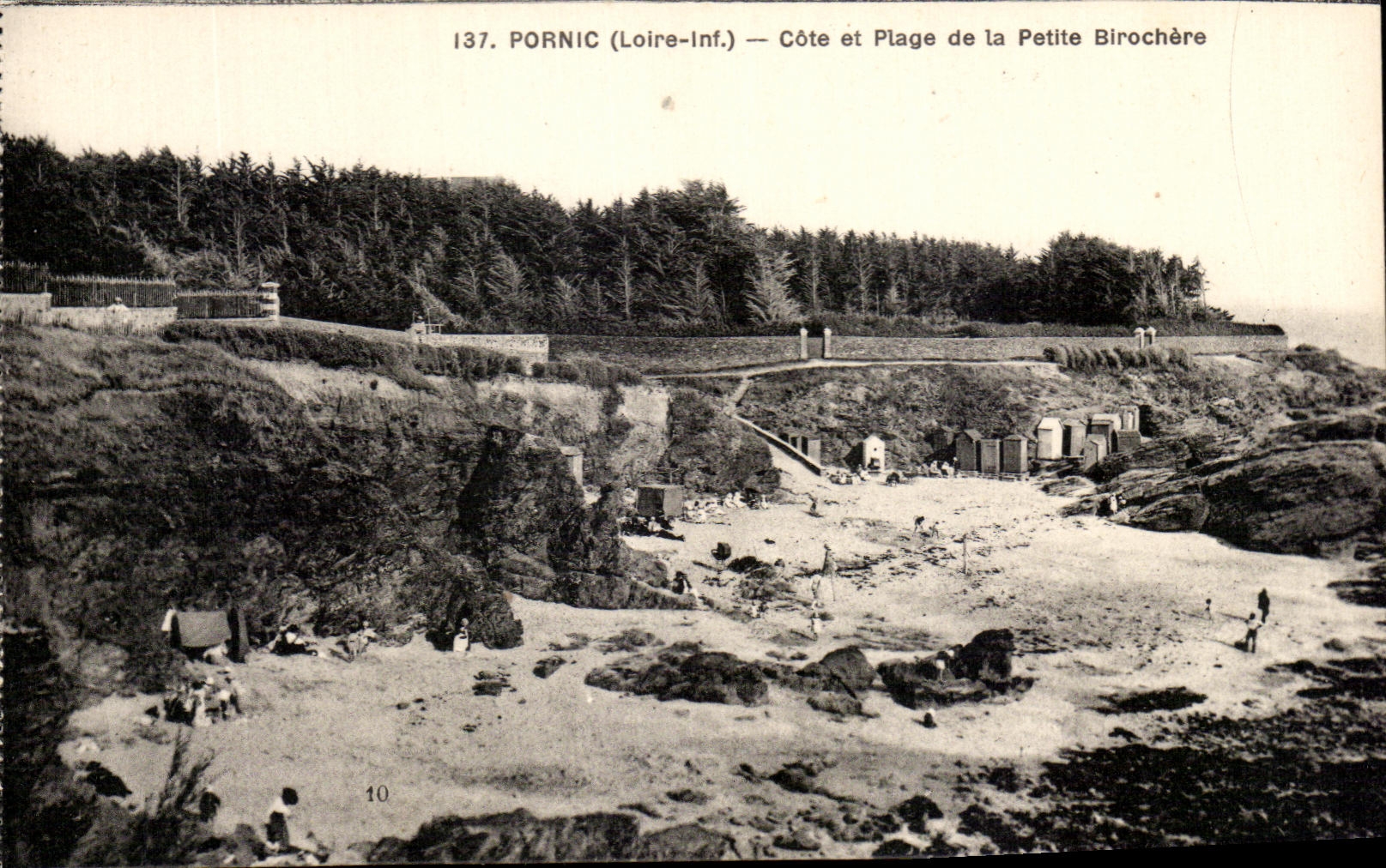 CPA Pornic Cote Et Plage De La Petite Birochere