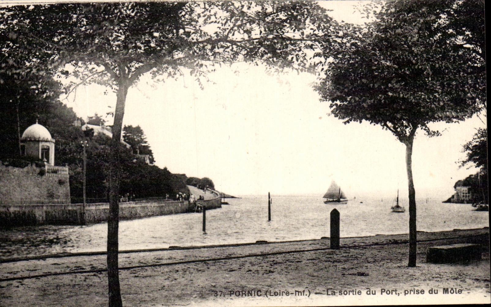 CPA Pornic La Sortie Du Port Du Mole
