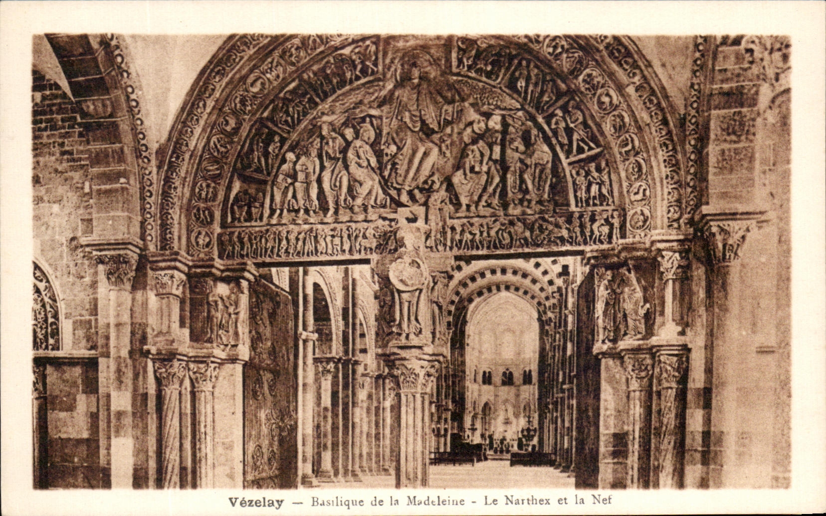 CPA Vezelay Basltique of the madeleine Narthex and the Nave