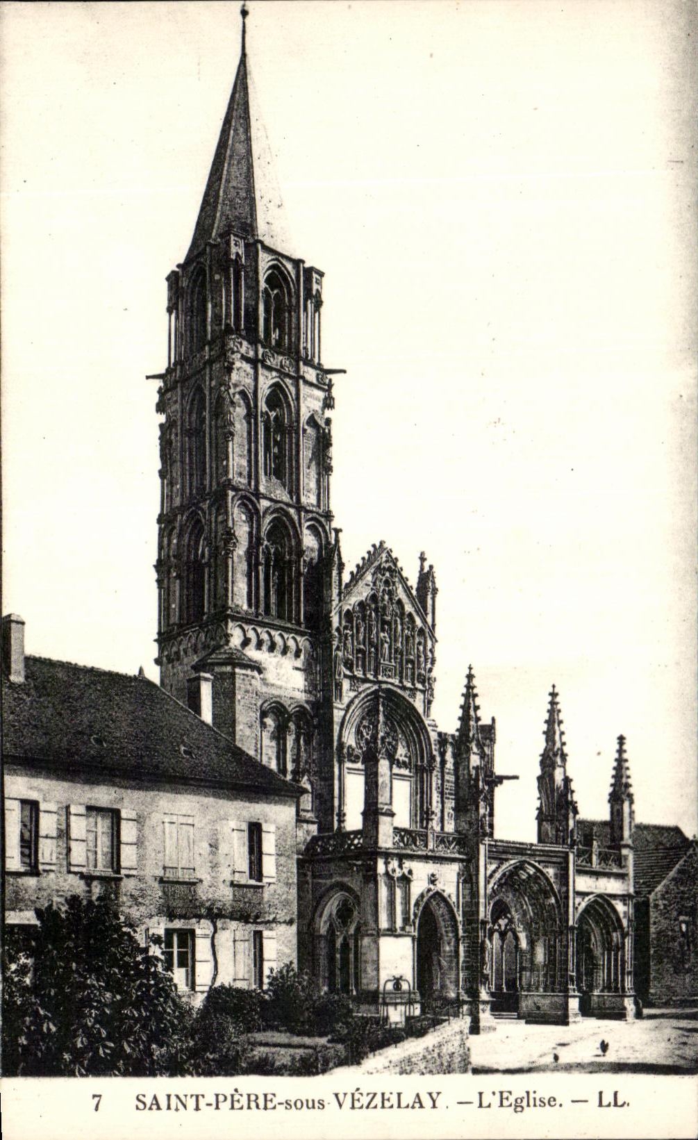 CPA Saint Pere Sous Vezelay l'Eglise le Prtail 