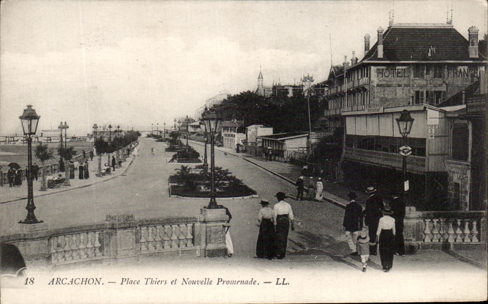 CPA Arcachon Place Thiers Et Nouvelle Promenade