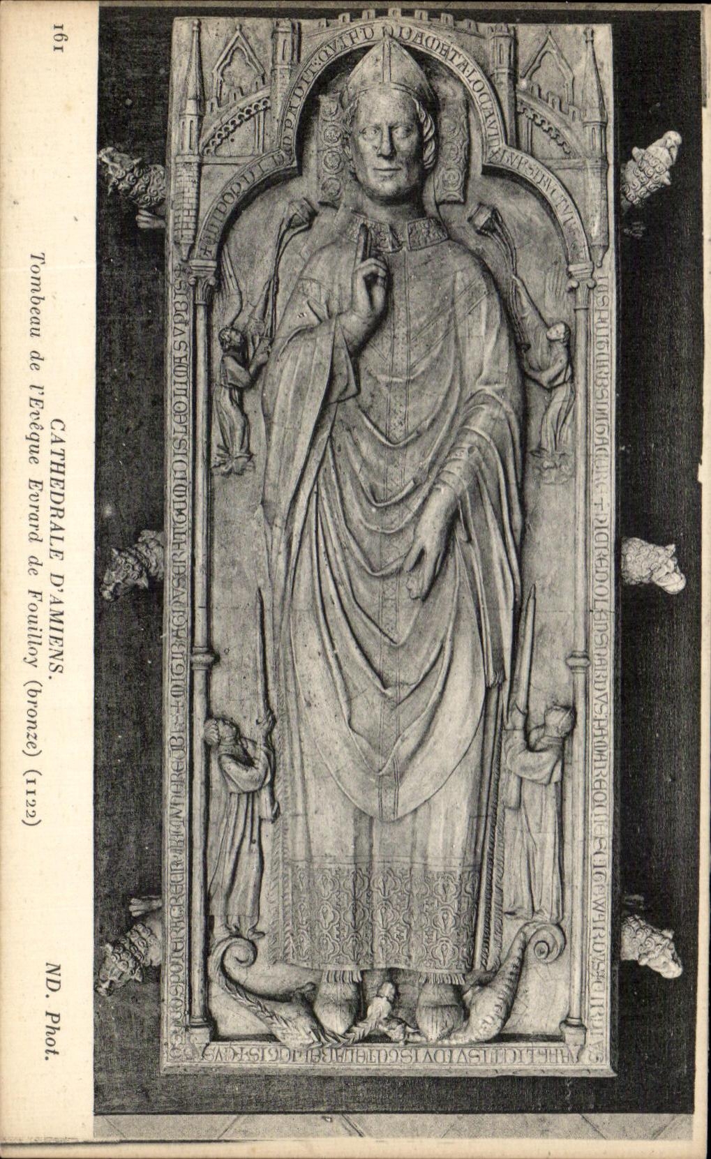 CPA Cathedrale d'Amiens Tombeau de l'Eveque evrard de Fouilloy