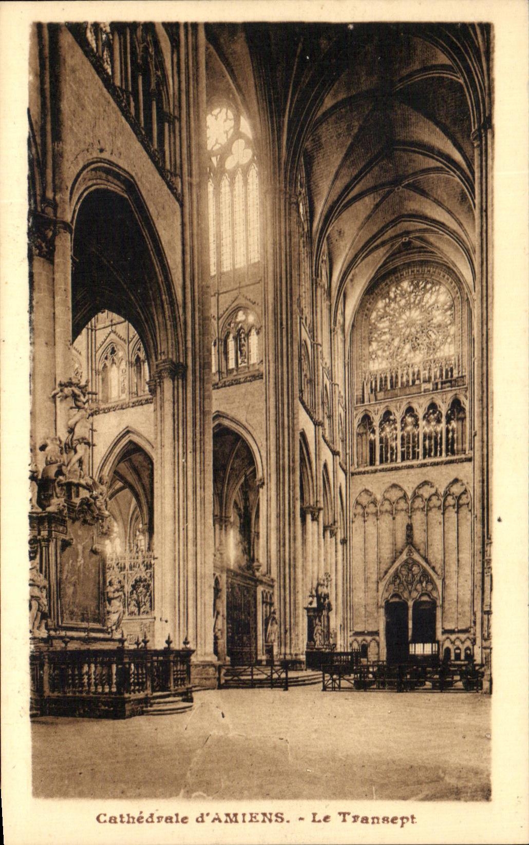 CPA Cathedrale d'Amiens Le Transept