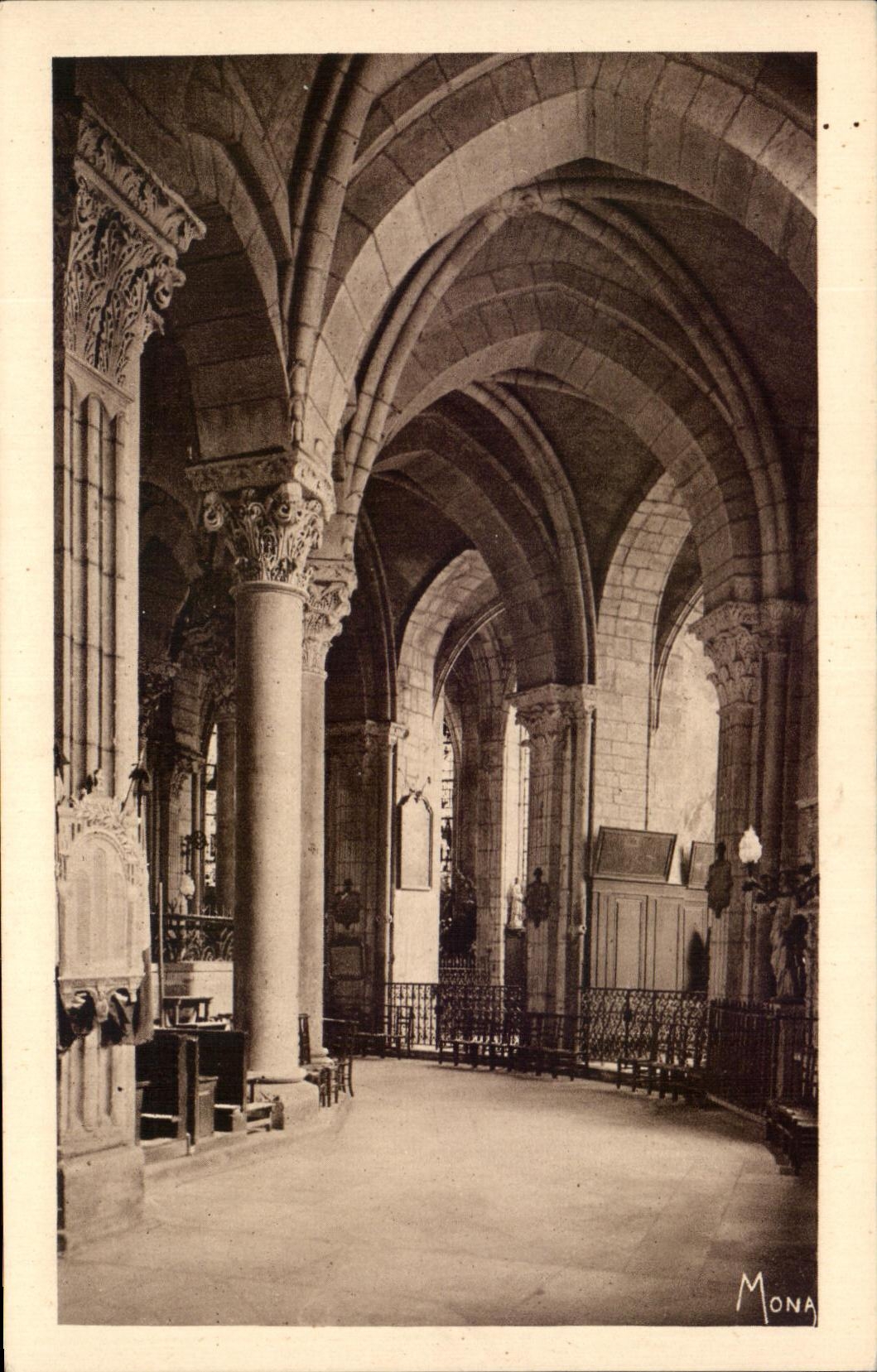 CPA Les petits Tableaux De Langres Nef Centrale de la Cathedrale St Mammes