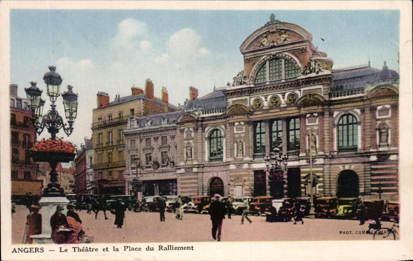 CPA Angers Le Theatre et la Place du Ralliement