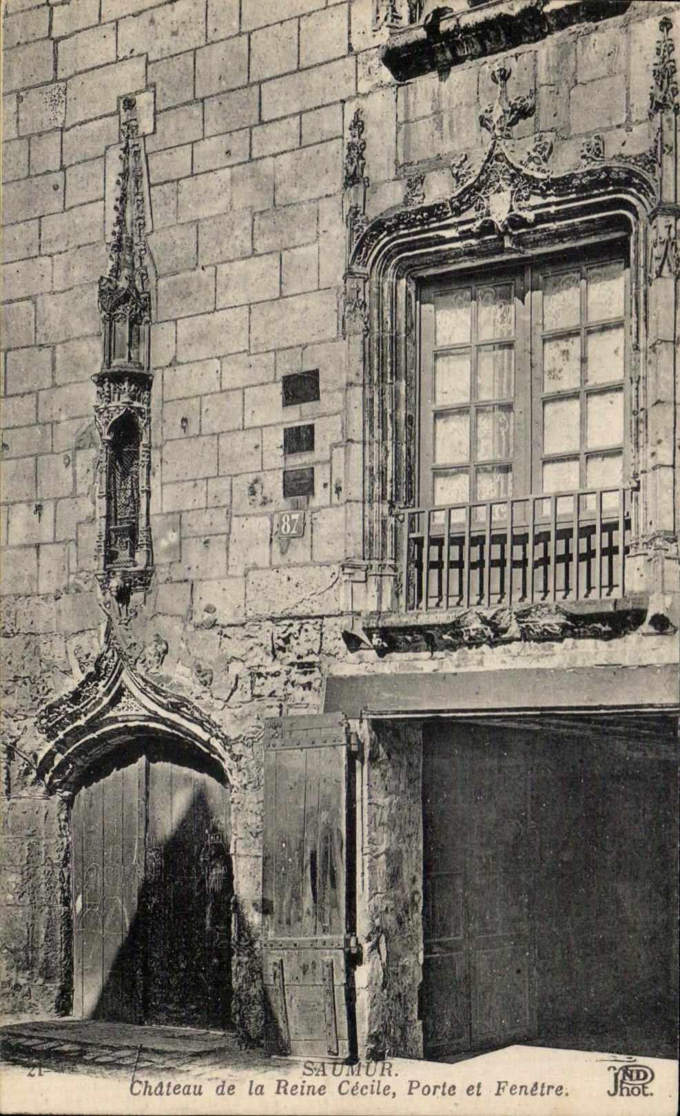 CPA Saumur Chateau de la Reine Cecile Porte et Fenetre