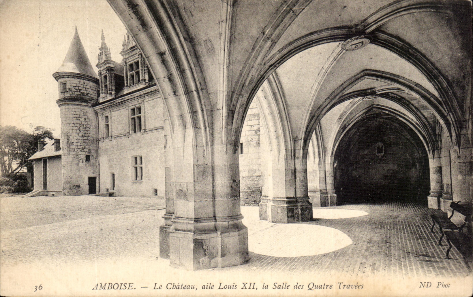 CPA Amboise Le Chateau Aile Louis XII La Salle Des Quatre Travees