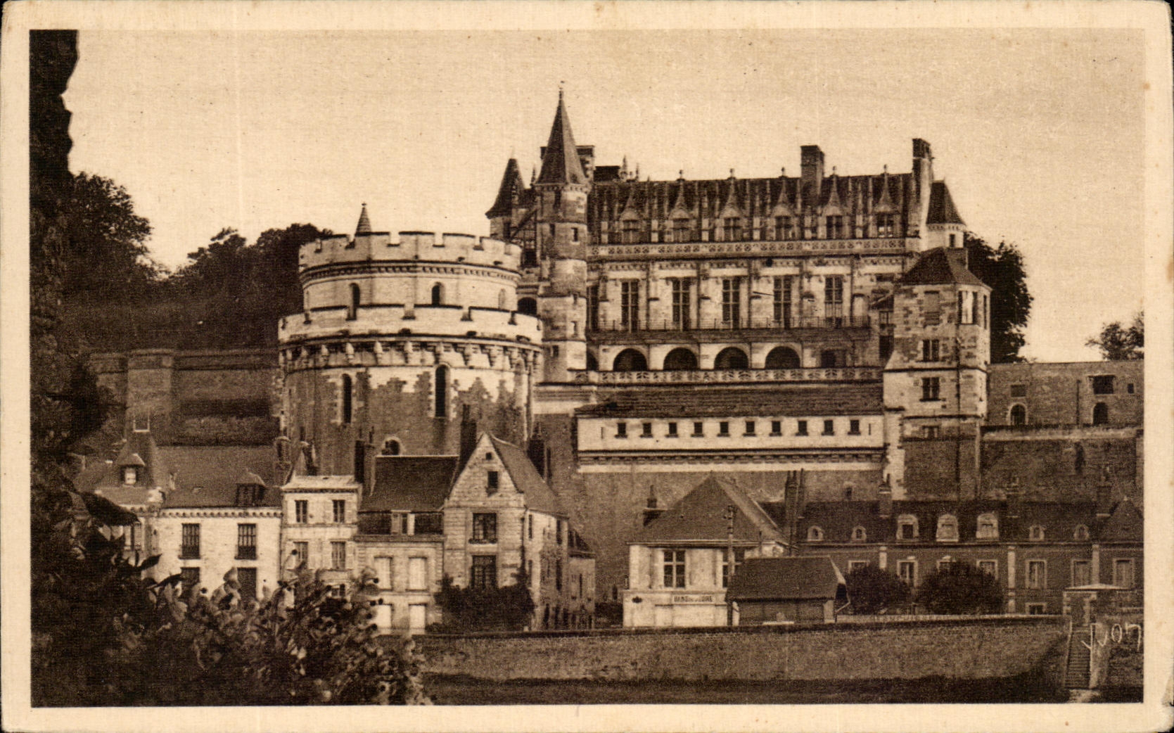 CPA La Douce France Chateaux De La Loire Chateau d'Amboise Vue Generale