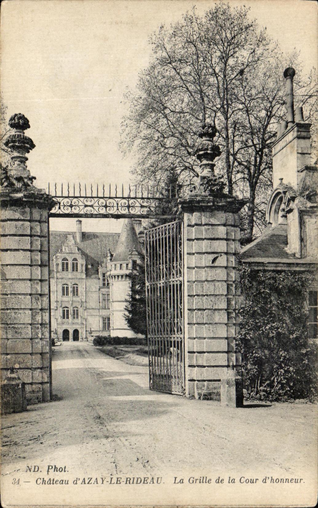 CPA Azay la cortina la rejilla del patio principal