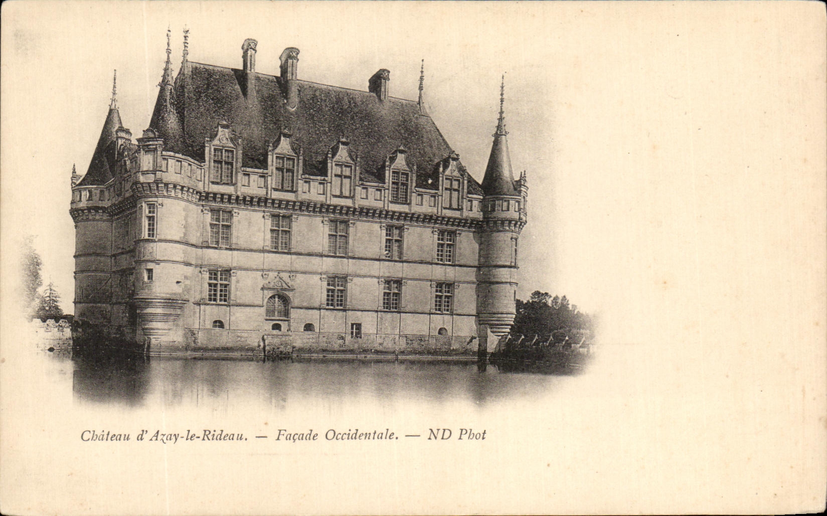 Castillo de CPA de Azay el ataque frontal occidental de la cortina