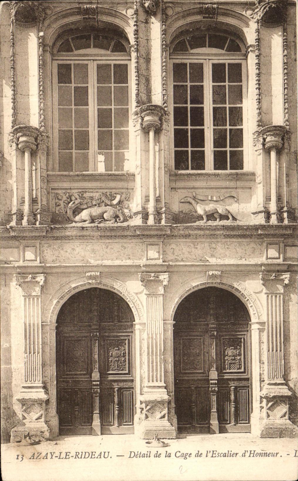 CPA Azay el detalle de la cortina del Stair-well del honor