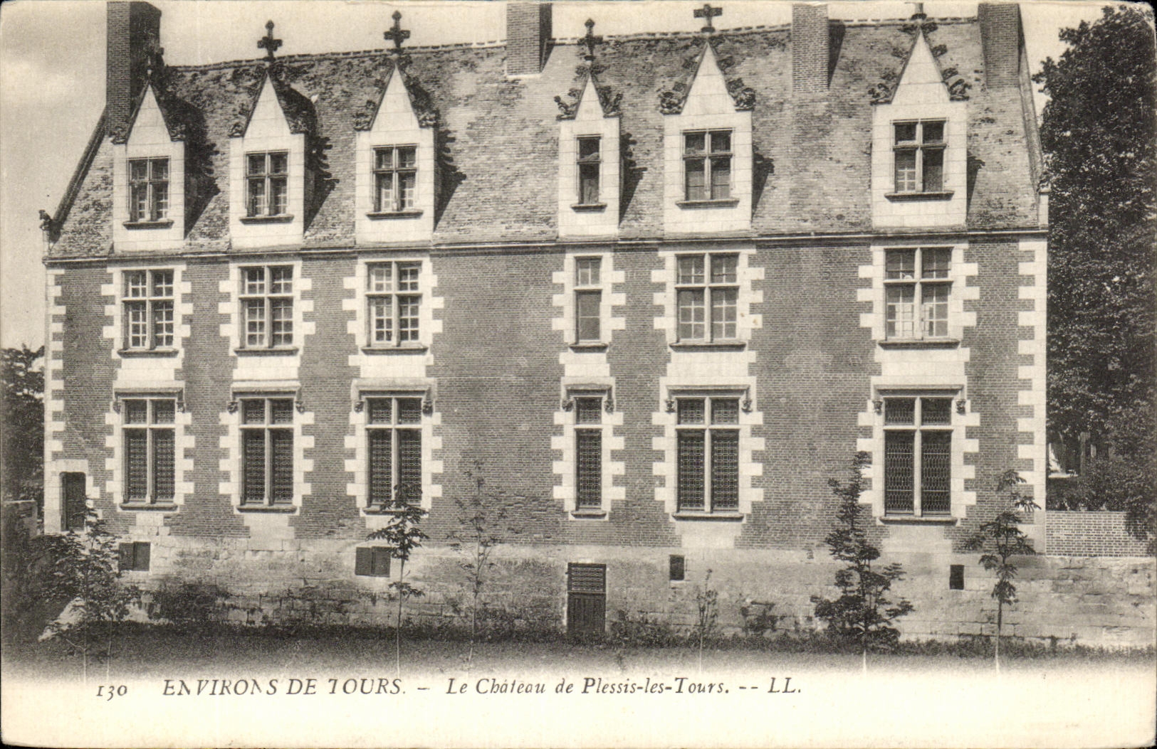 CPA Surroundings Of Tours the Castle of Plessis turns