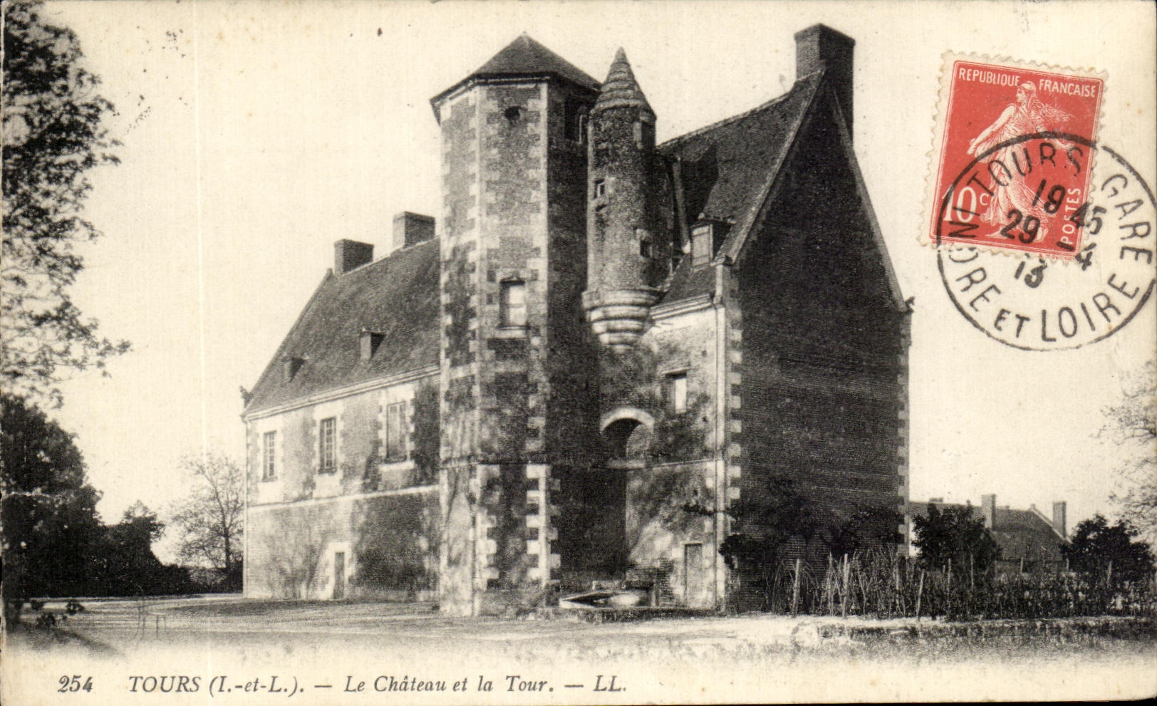 CPA Tours the Castle and the Tower