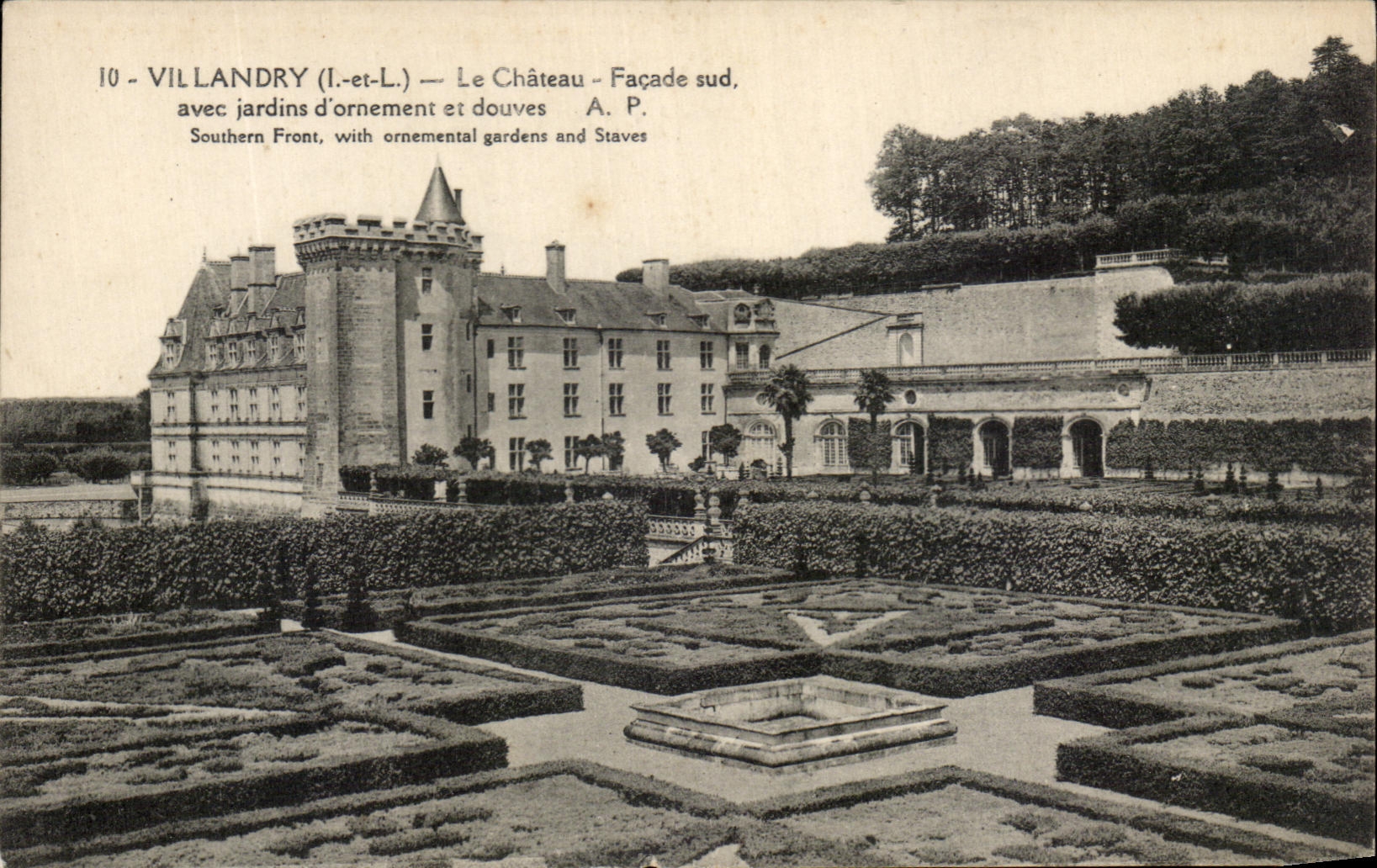CPA Villandry Le Chateau Le Chateau Facade sud avec jardins d'ornement et douves Southern Front with 