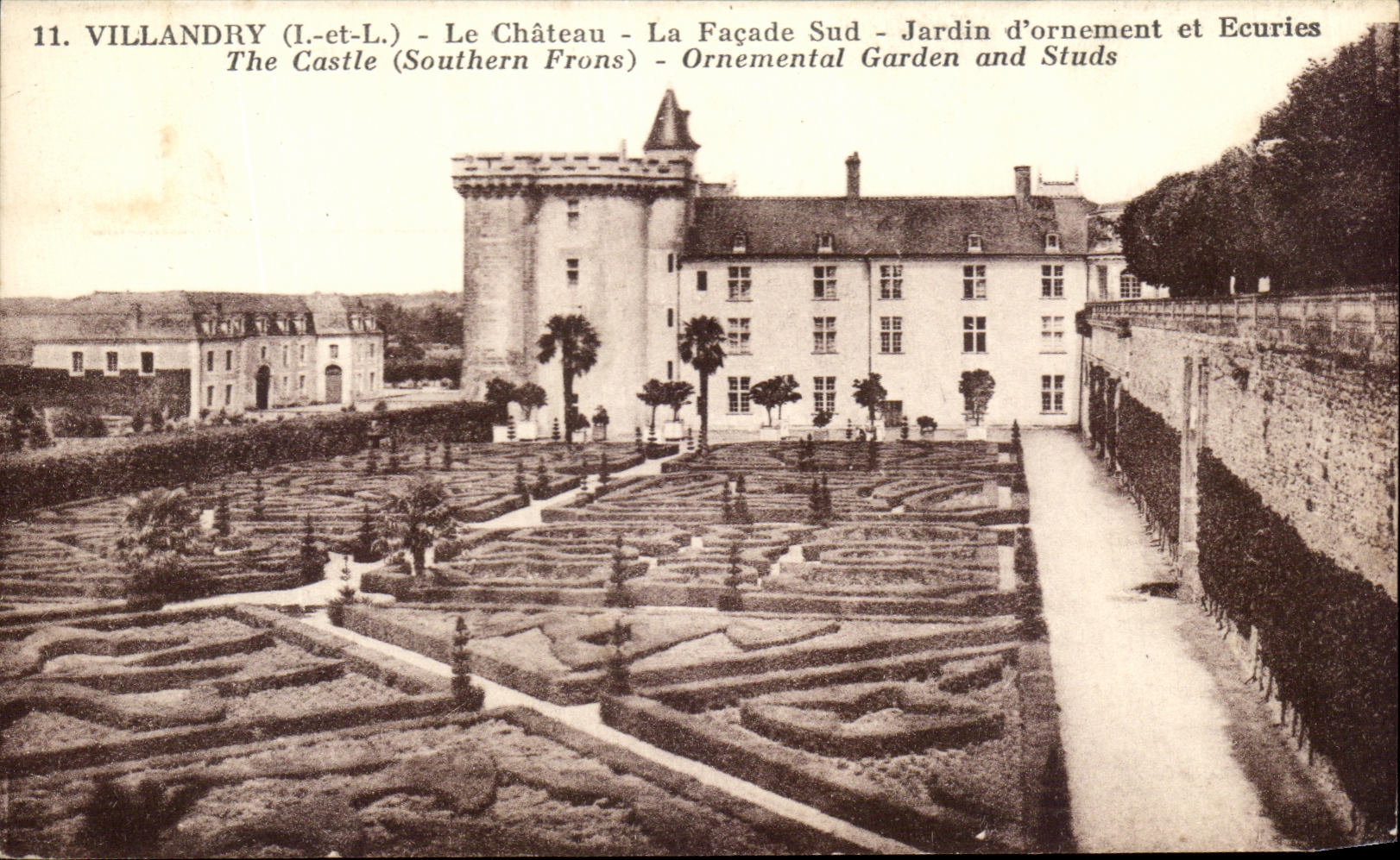 CPA Villandry Le Chateau La Facade Sud Jardin d'Ornement et Ecuries The CAstle Ornemental Garden and Studs