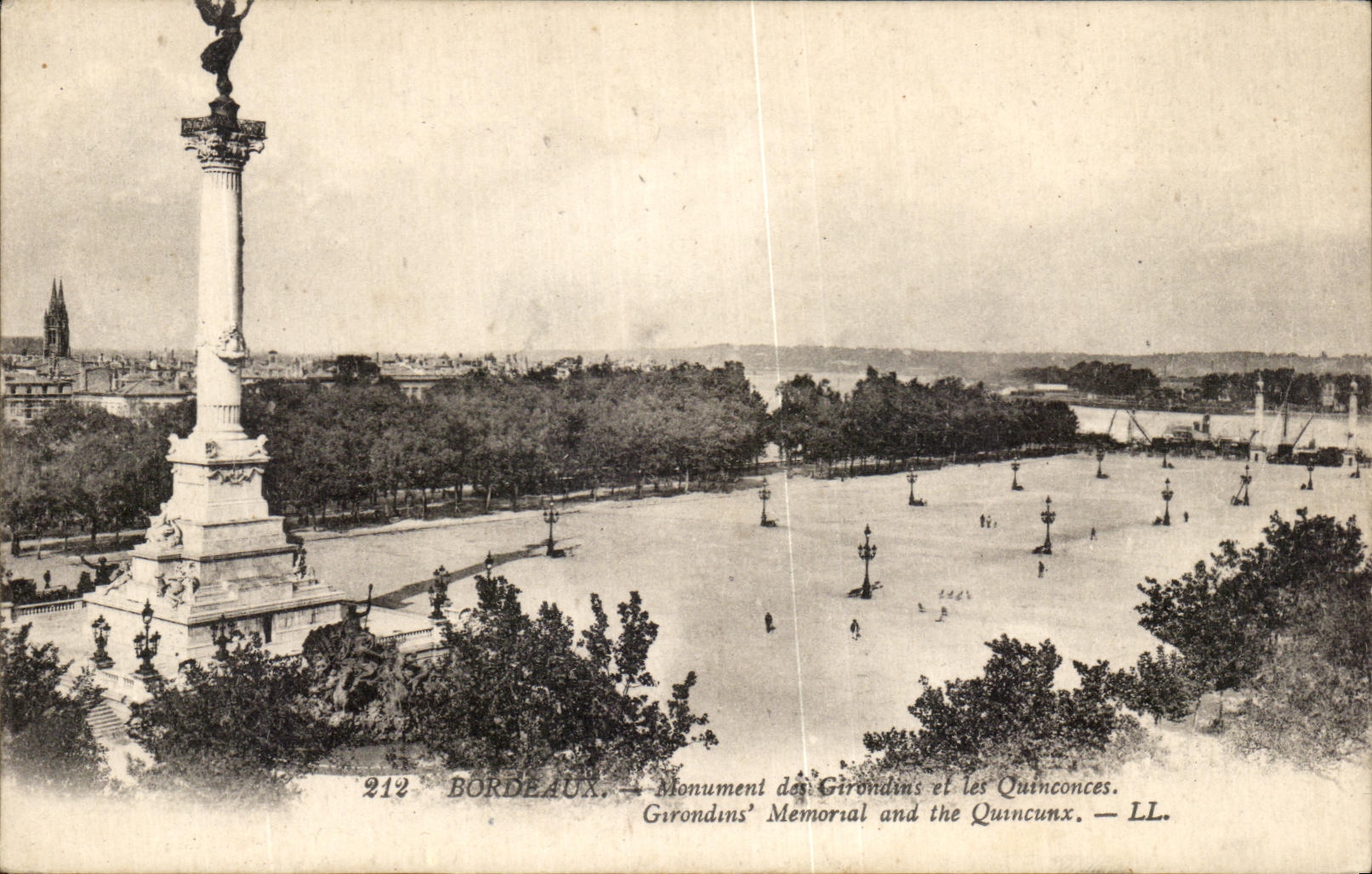 CPA Bordeaux Monument des Girondine et les Quinconces Girondins Memorail and ThE Quincunx
