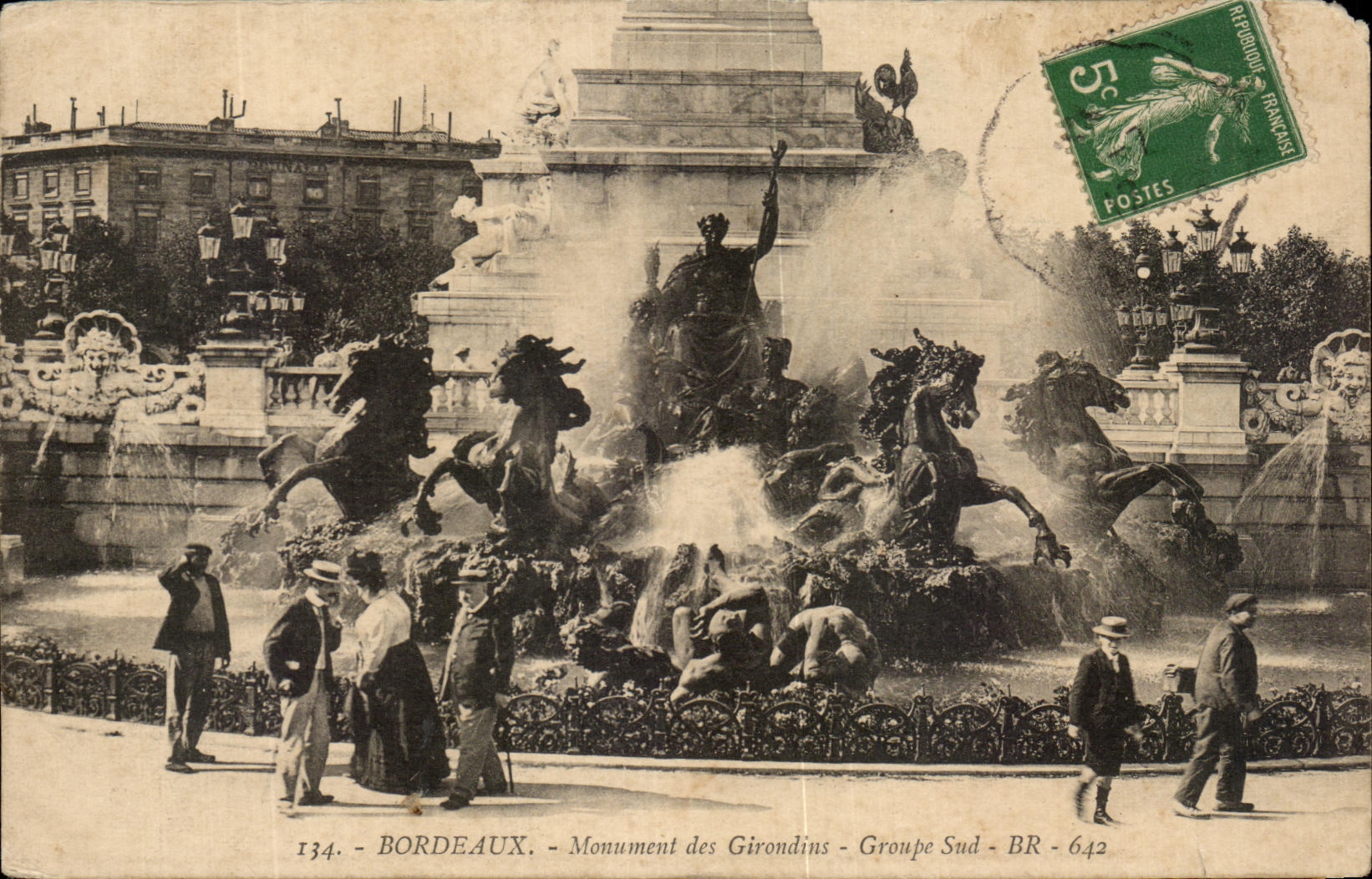 CPA Bordeaux Monument des Girondine Groupe Sud