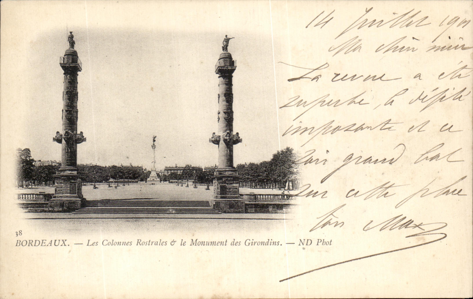 CPA Bordeaux Les colonnes Rostrales Et Le Monument Des Girondins