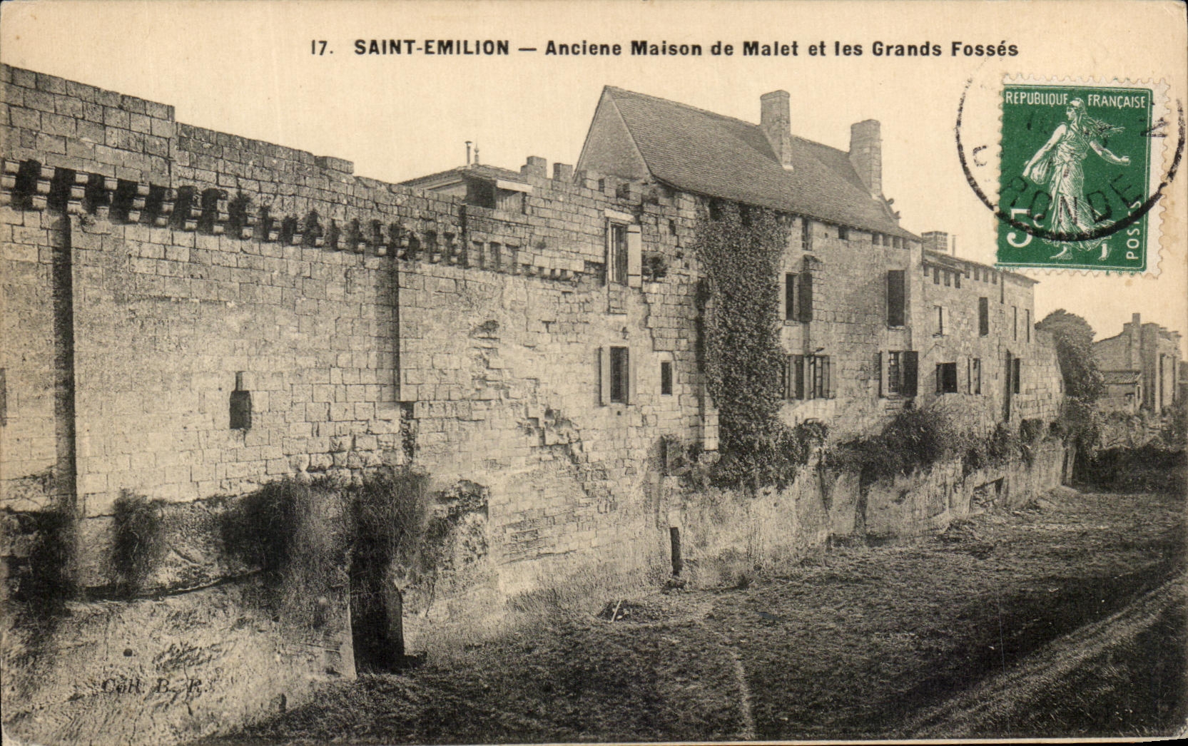 CPA Saint Emilion Anciene Maison de Malet et les Grands Fosses