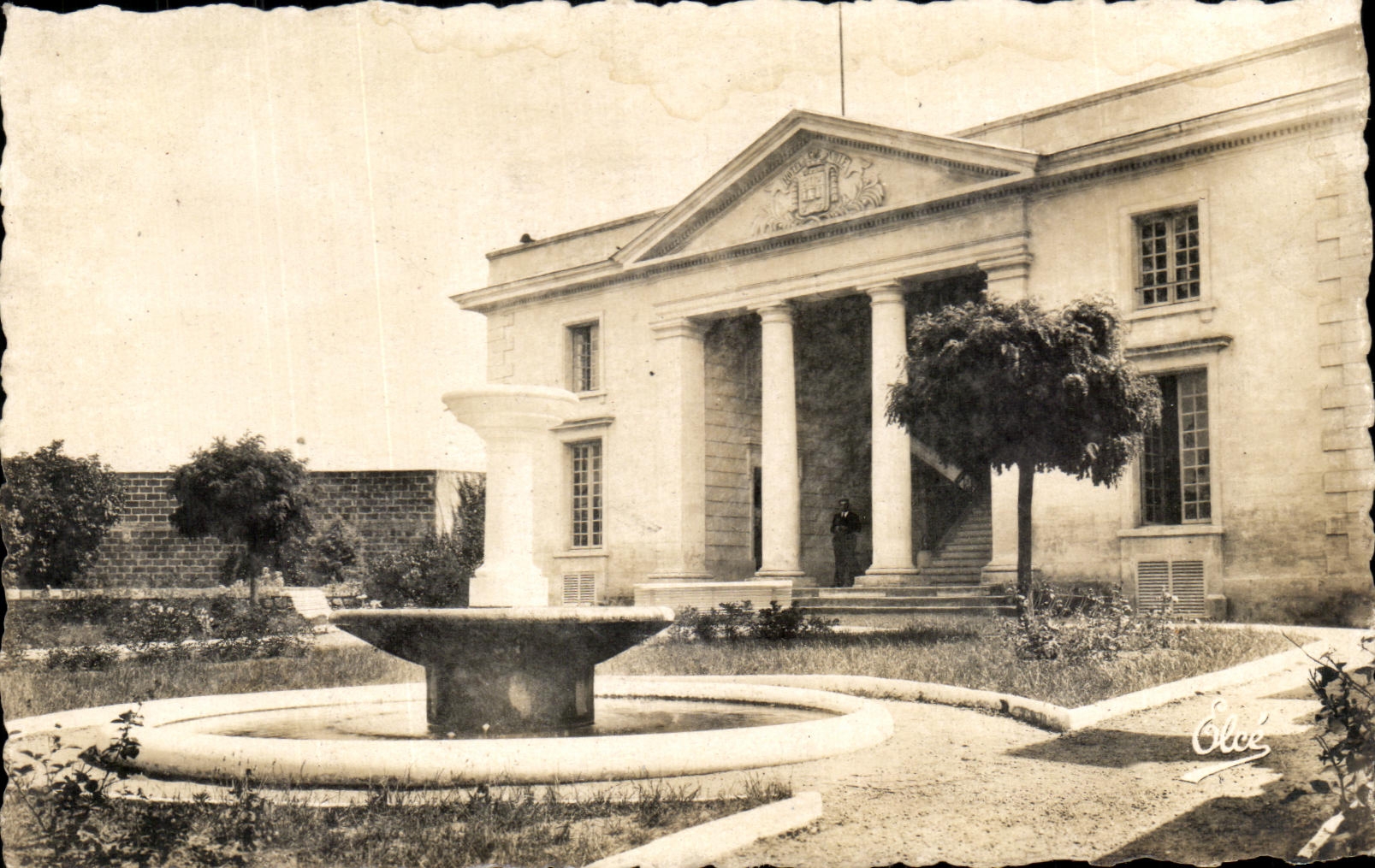 CPA Castillon on the Dordogne the Garden of the Town hall