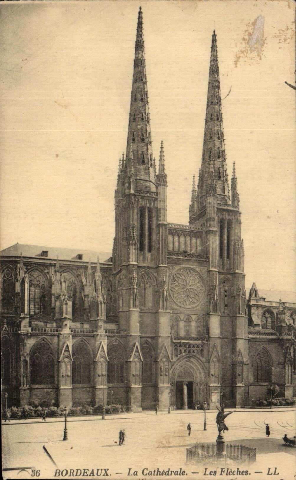 CPA Bordeaux La Cathedrale Les Fleches