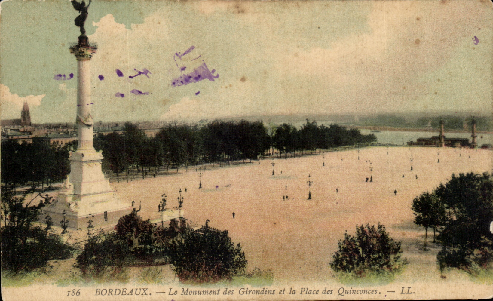 CPA Bordeaux Le Monument Des Girondins Et La Place Des Quinconces