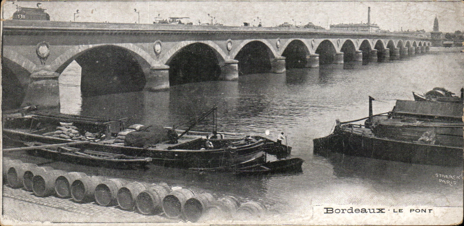 CPA Bordeaux Le Pont Bateaux Peniches
