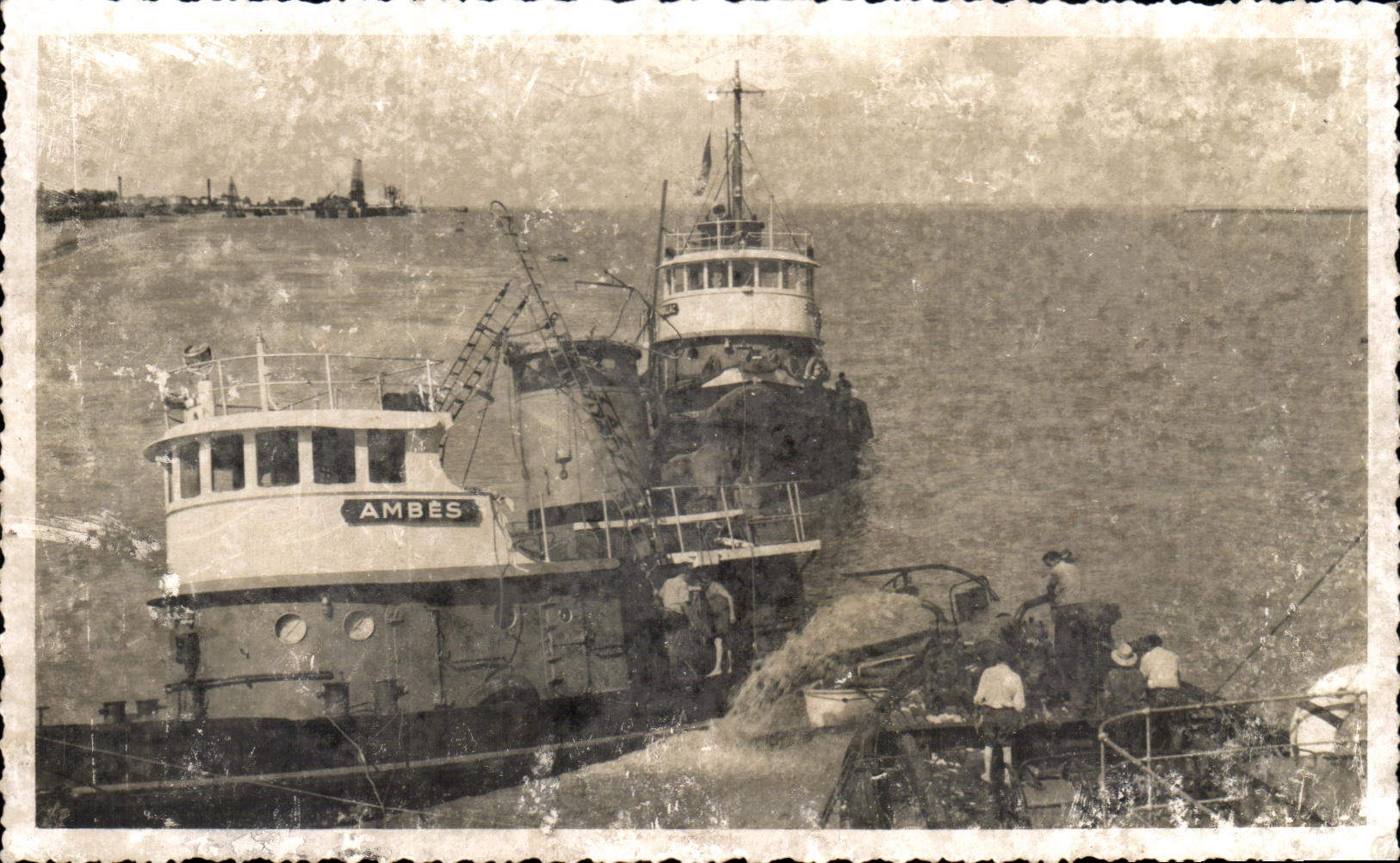 CARTE PHOTO Bateau de peche Ambes avant de couler