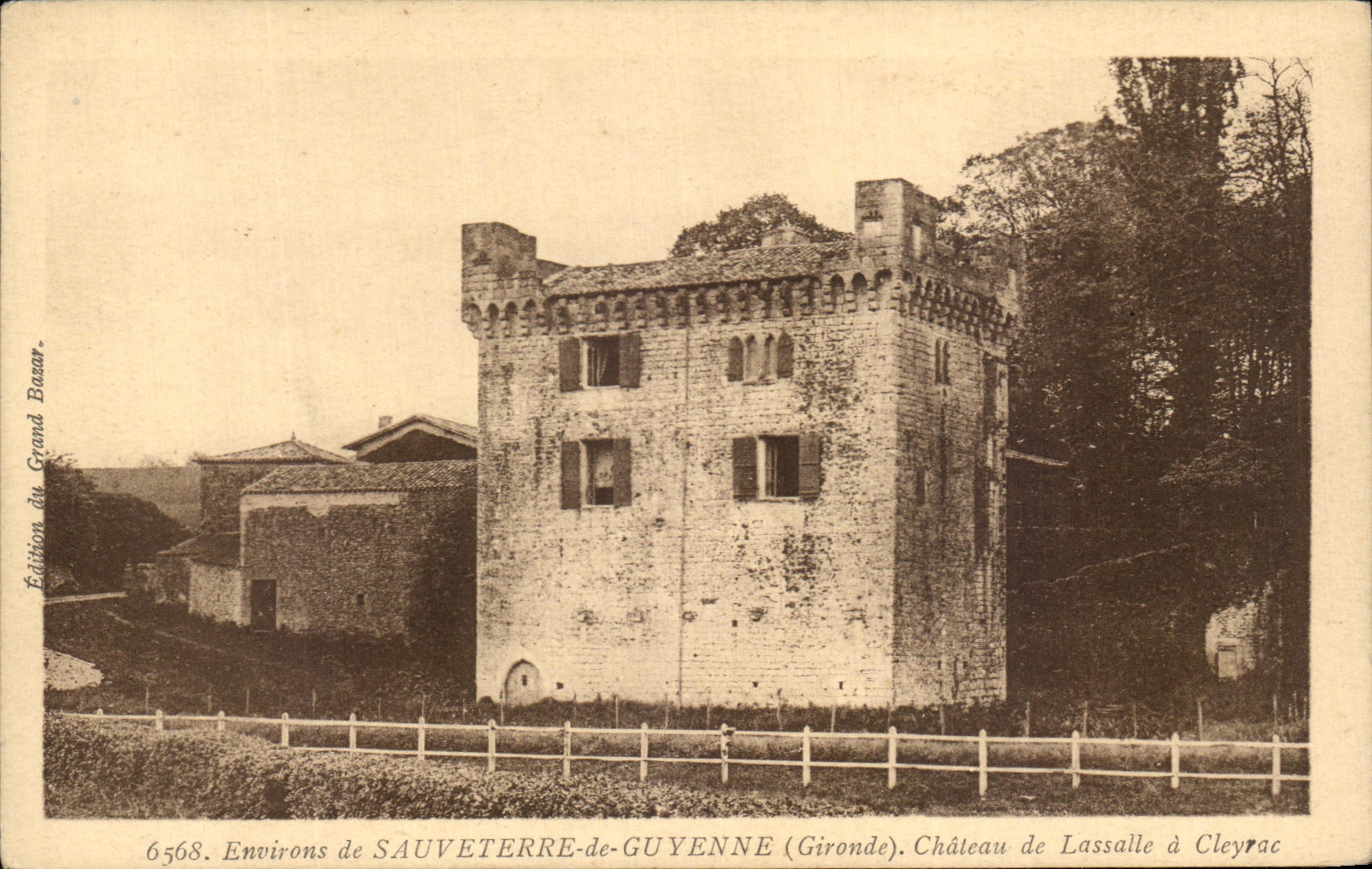 CPA Surroundings of Sauveterre de Guyenne Castle of Lassalle D Cleyrac