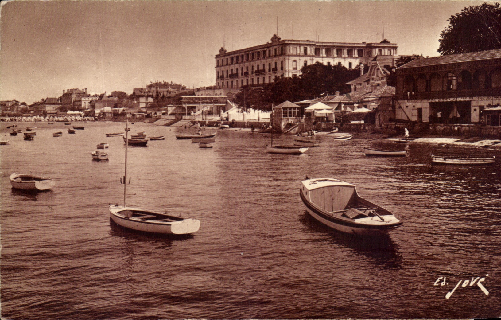 CPA Arcachon La plage devant le grand hotel