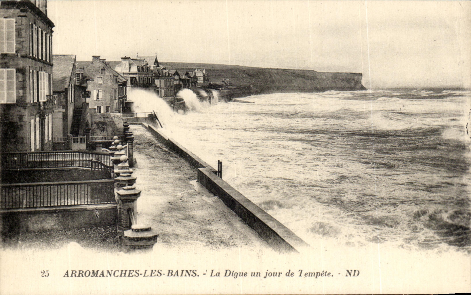 CPA Arromanches Les Bains la Digne un jour de Tempete