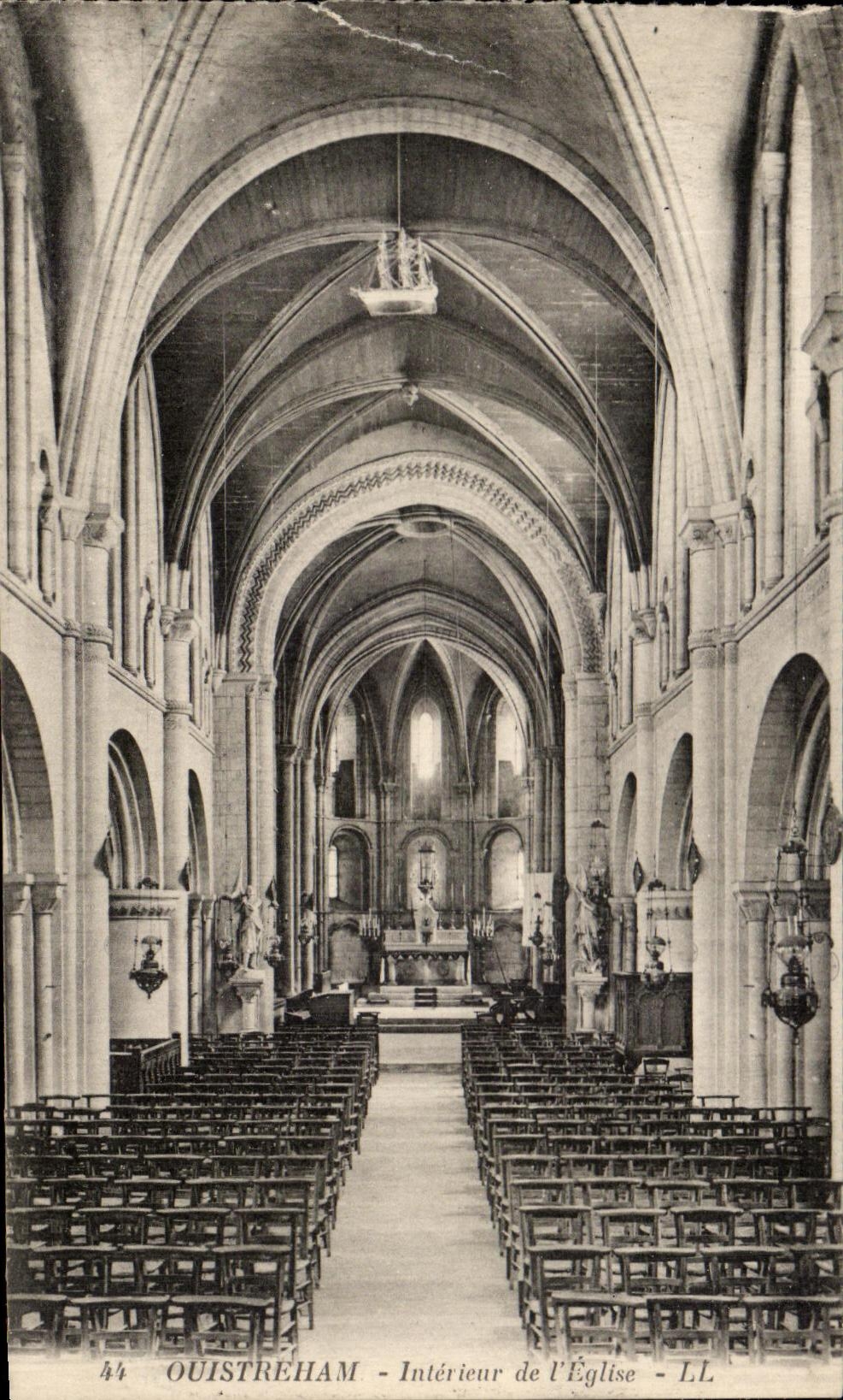 CPA Ouistreham Interieur de l'Eglise