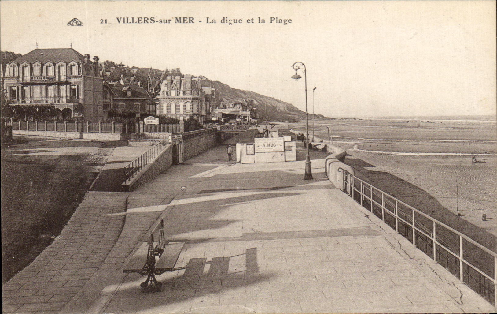 CPA Villers sur Mer La Digue et la Plage