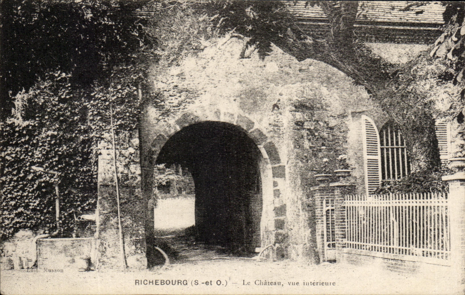 CPA Richebourg Le Chateau vue Interieure