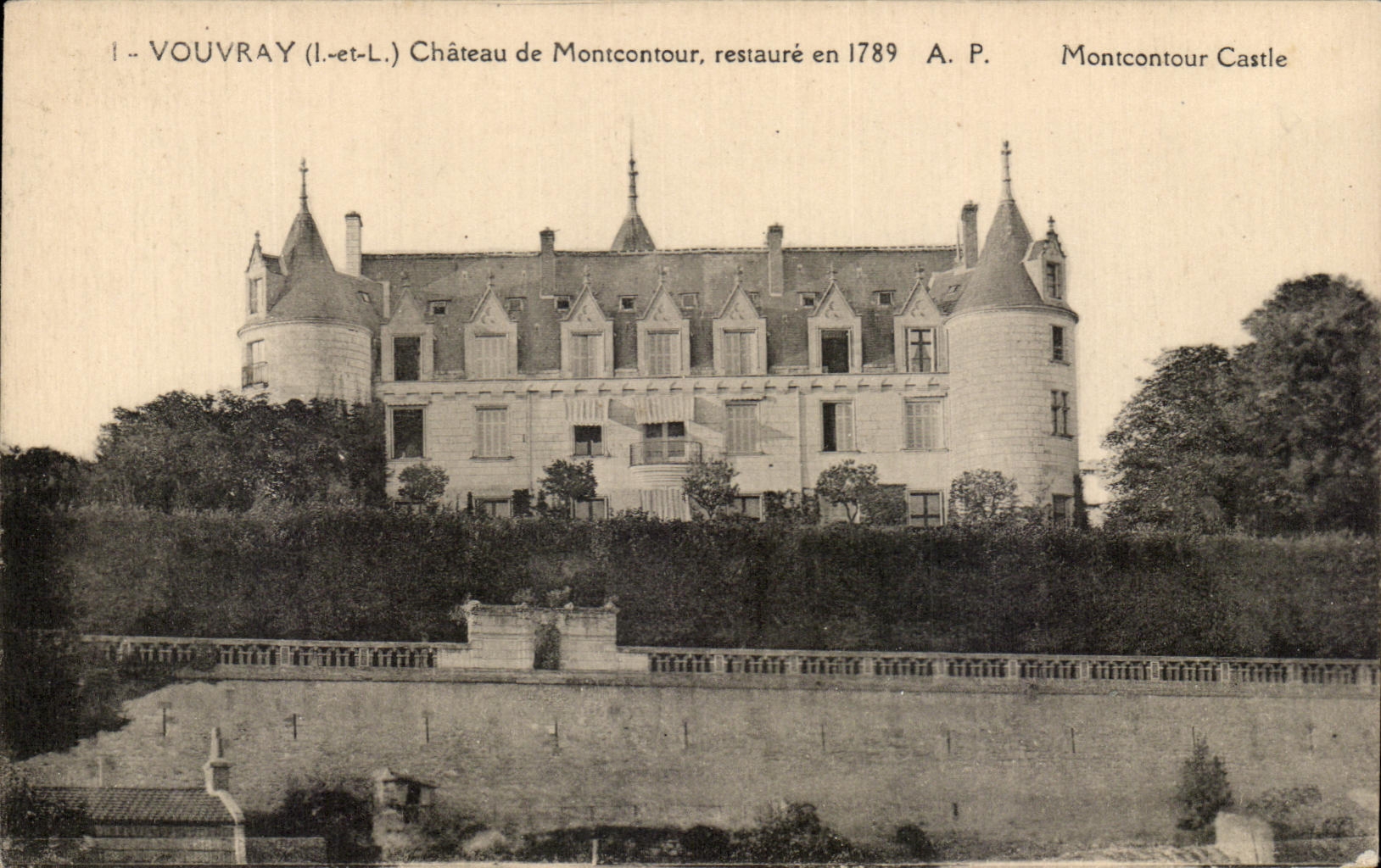 CPA Vouvray Castle of montcontour restores in maontcontour Castle