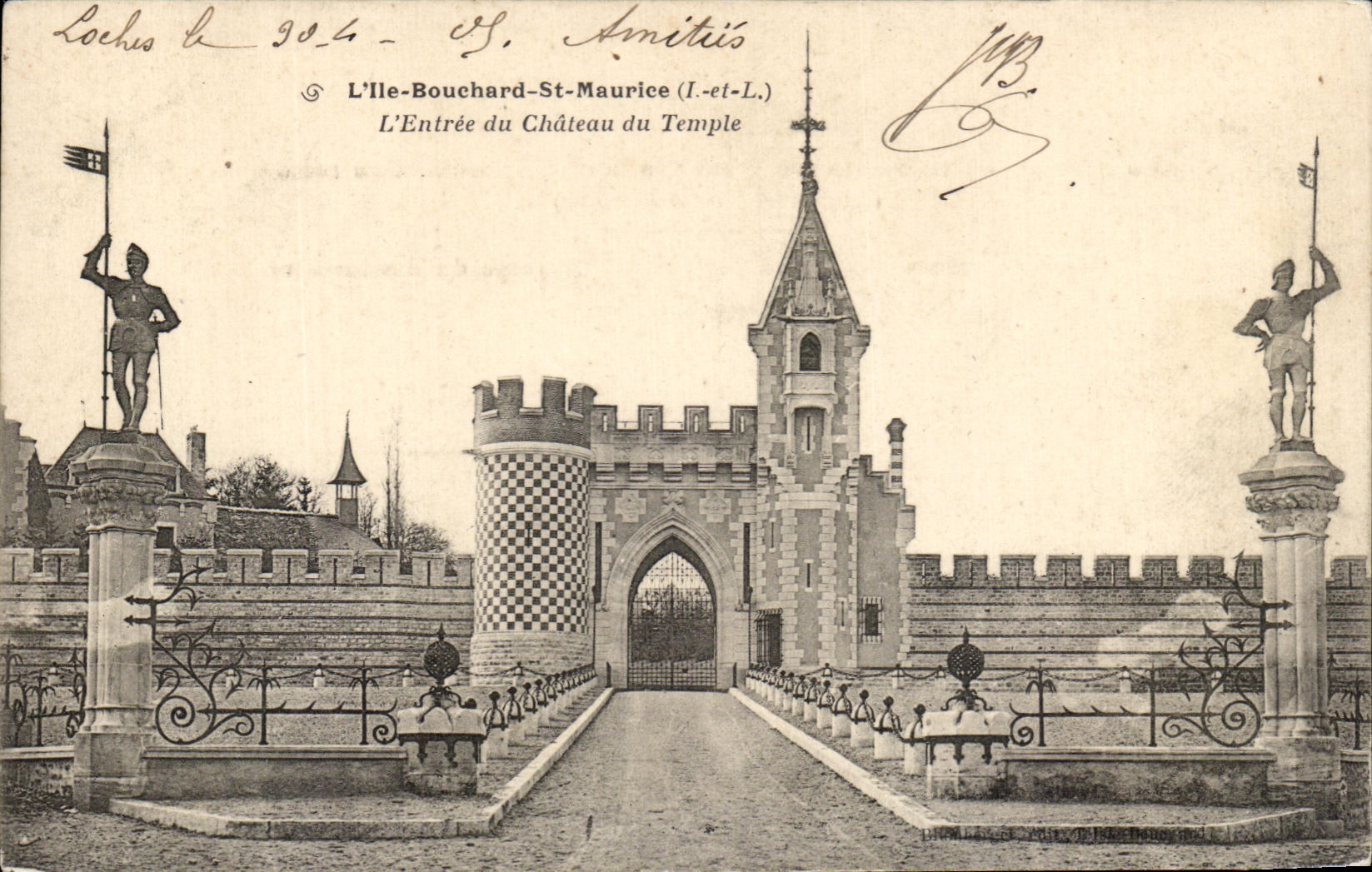 CPA L'Ile Bouchard St maurice L'Entree du Chateau du Temple
