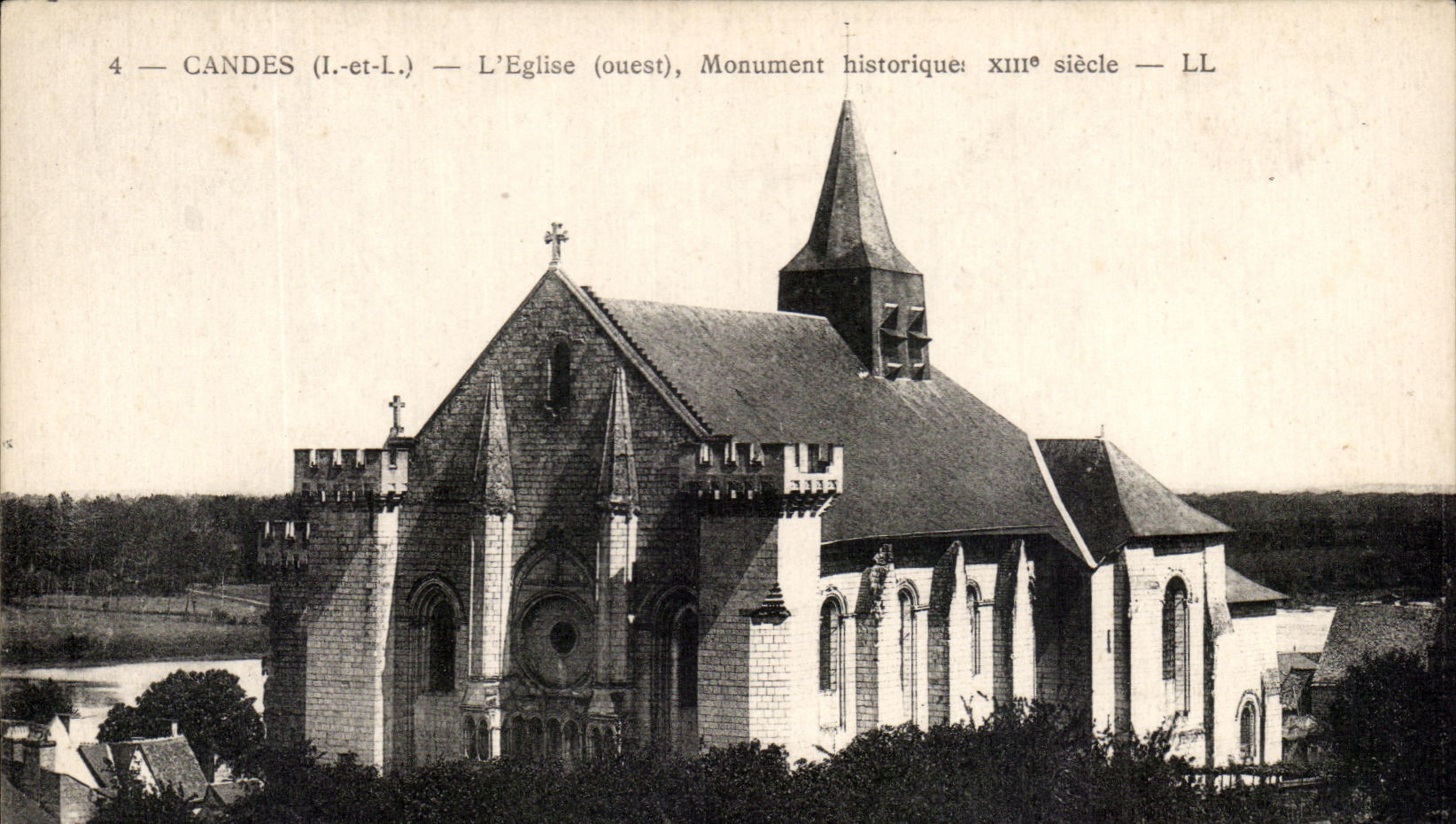 CPA Candes l'Eglise Monument historiques