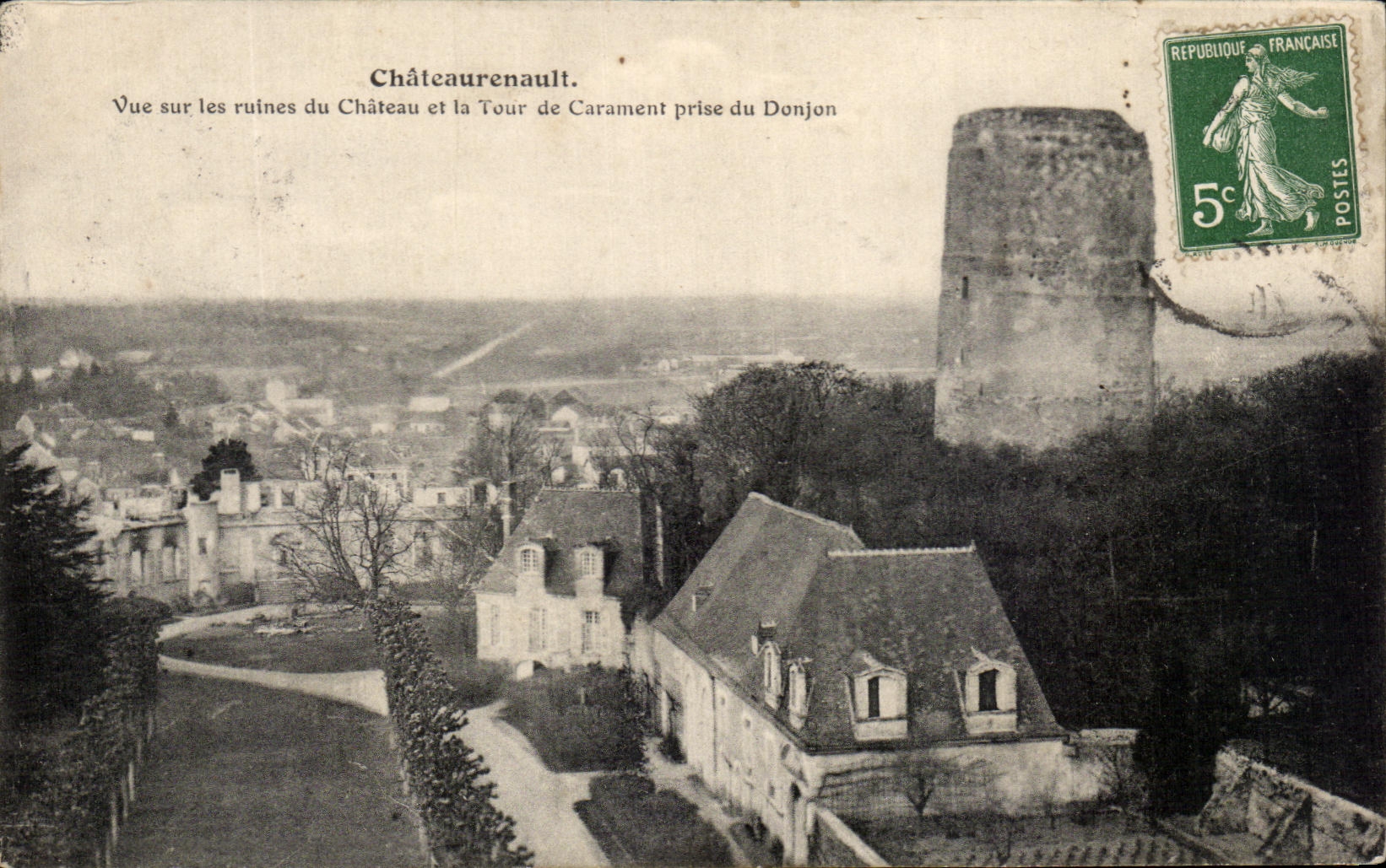 CPA Chateaurenault vue sur les ruines du Chateau et la Tour de Carament prise du Donjon