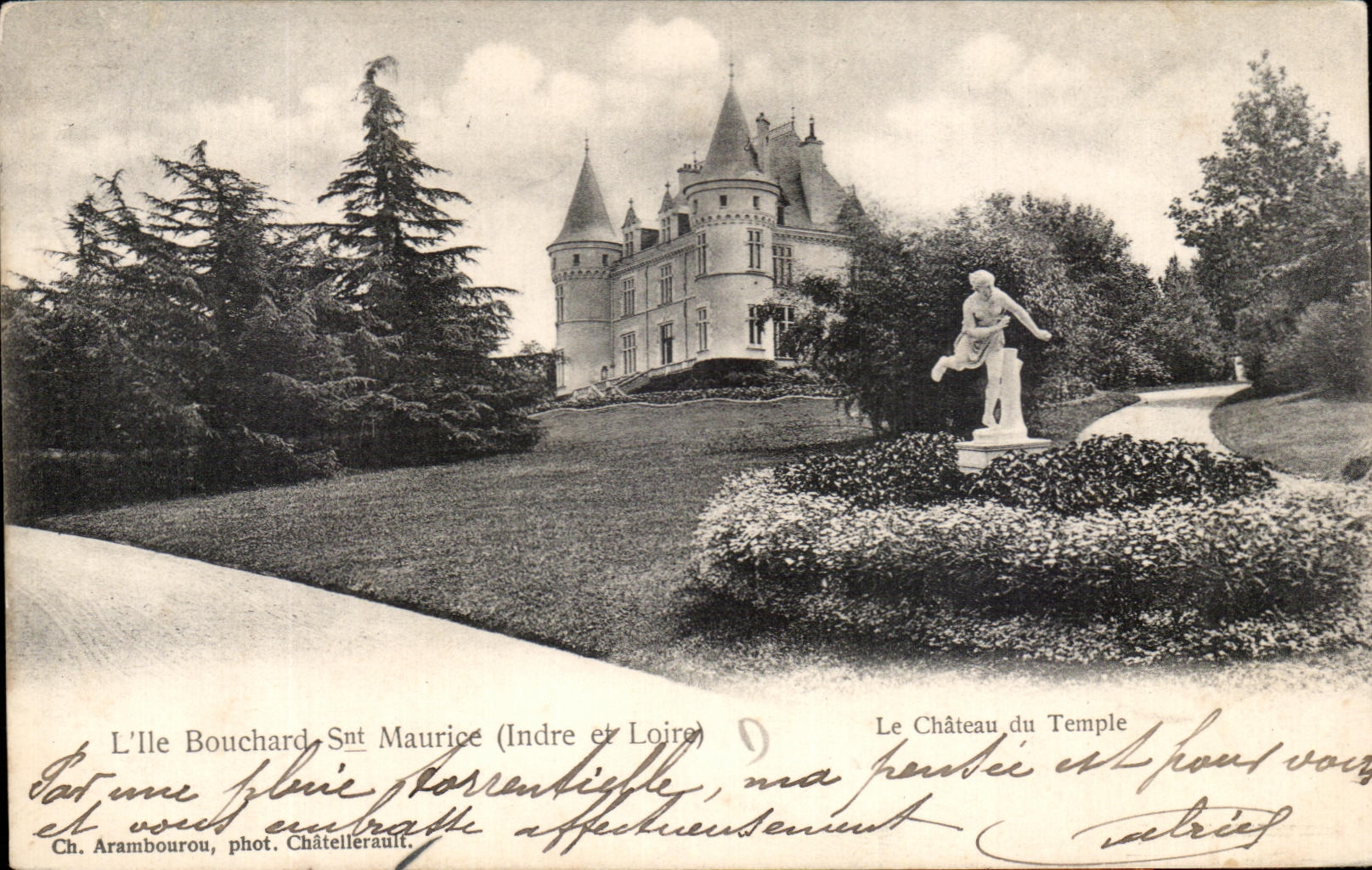 CPA L'Ile Bouchard Saint Maurice la chateau du Temple