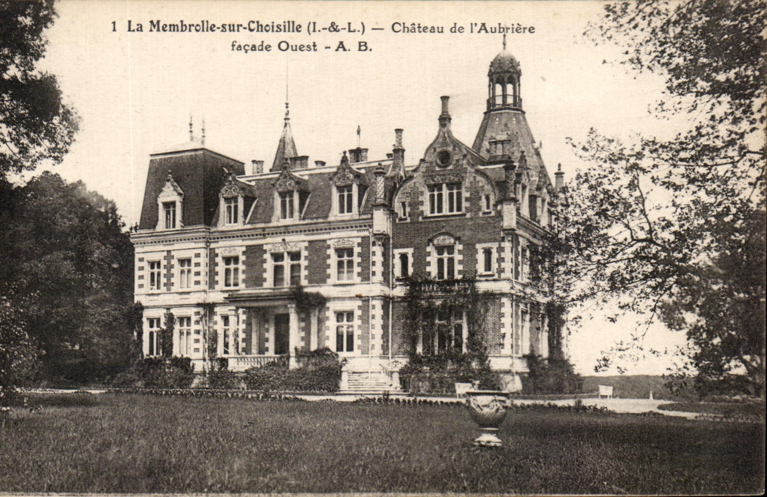 CPA La Membrolle sur Choisille Chateau de l'Aubriere Facade Ouest
