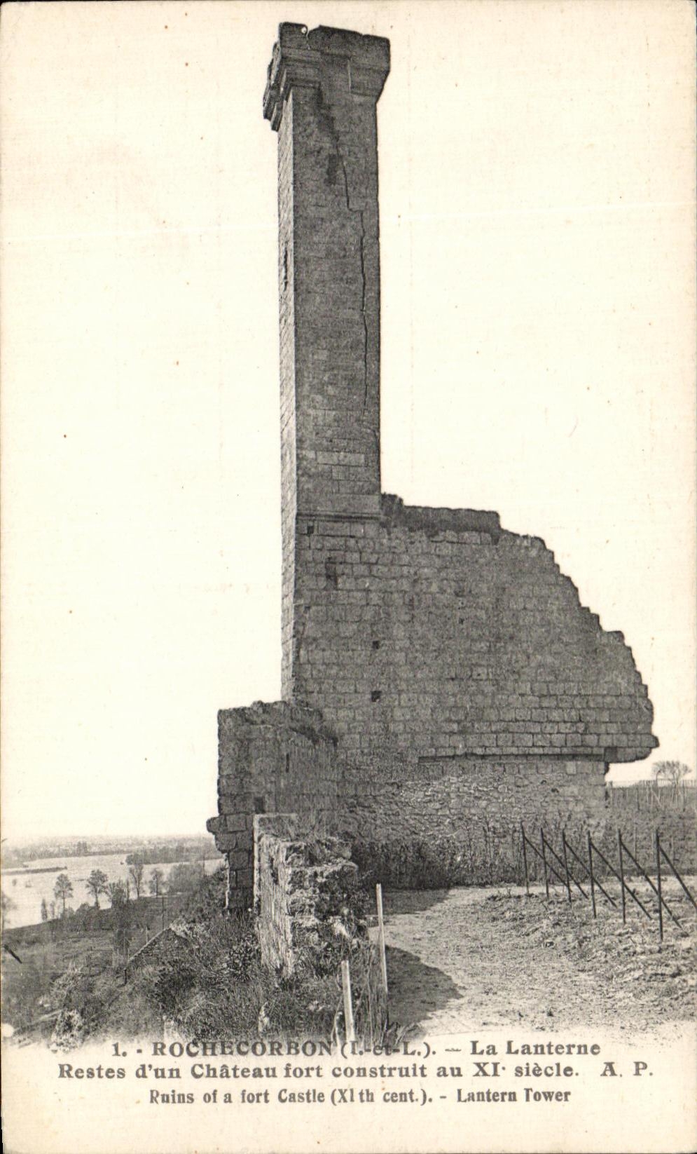 CPA Rochecorbon the Lantern Remainders of a Castle strong Construit at the Ruins Century off has strong Castle Lantern Tower